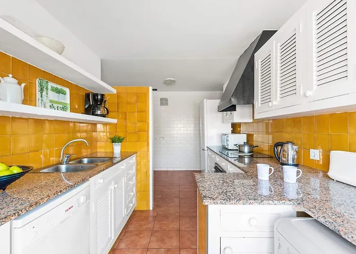 Mercedes By וילה